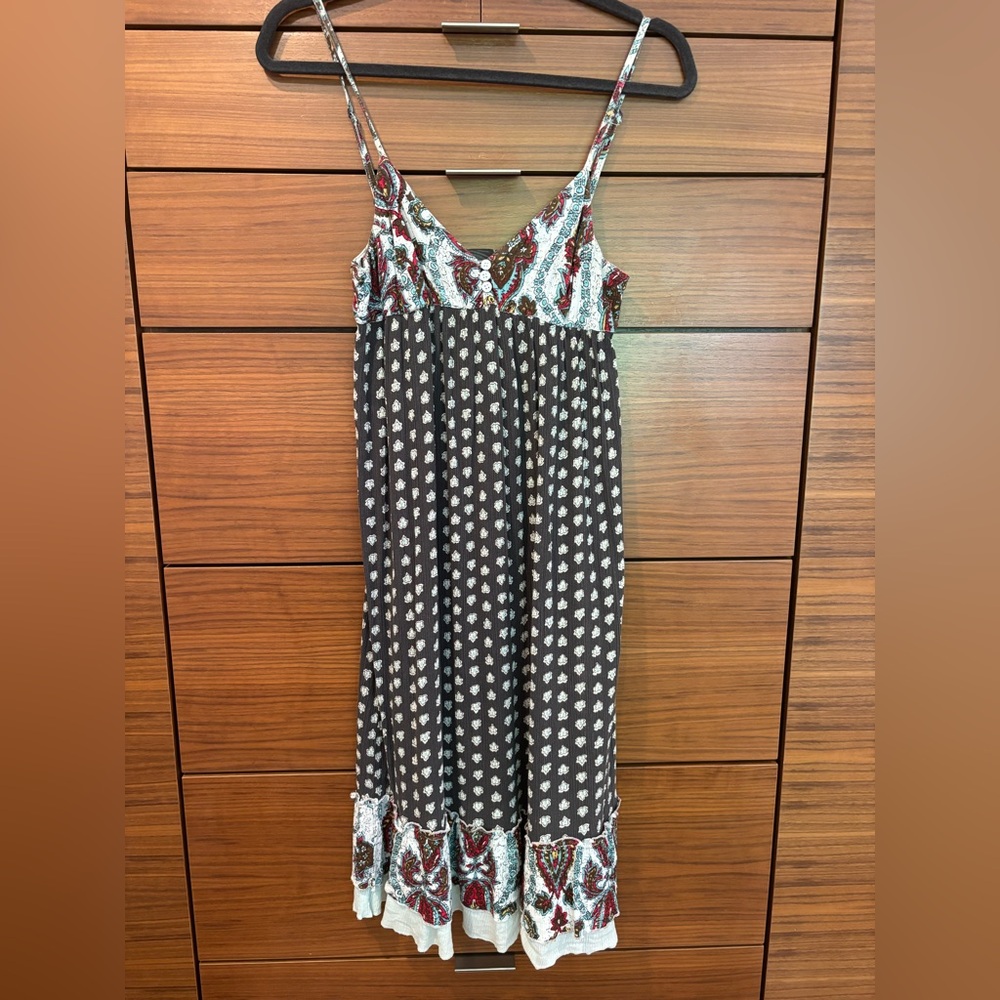 Billabong baby doll sundress in size medium. Made of 100% cotton gauzy material